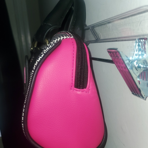 Betsey Johnson Black and Pink Cat Face Clutch - Picture 3 of 7